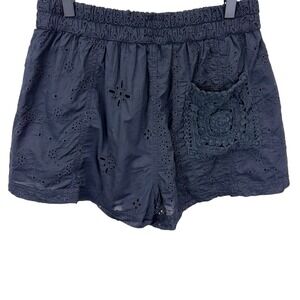 American Eagle Eyelet Embroidered Crochet Pocket Oversized Shorts Womens Size S